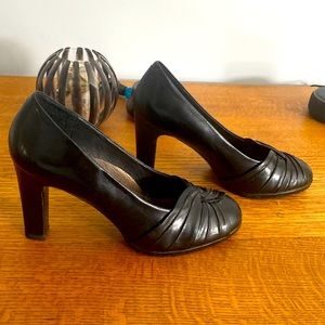 Hush Puppies leather heel shoes